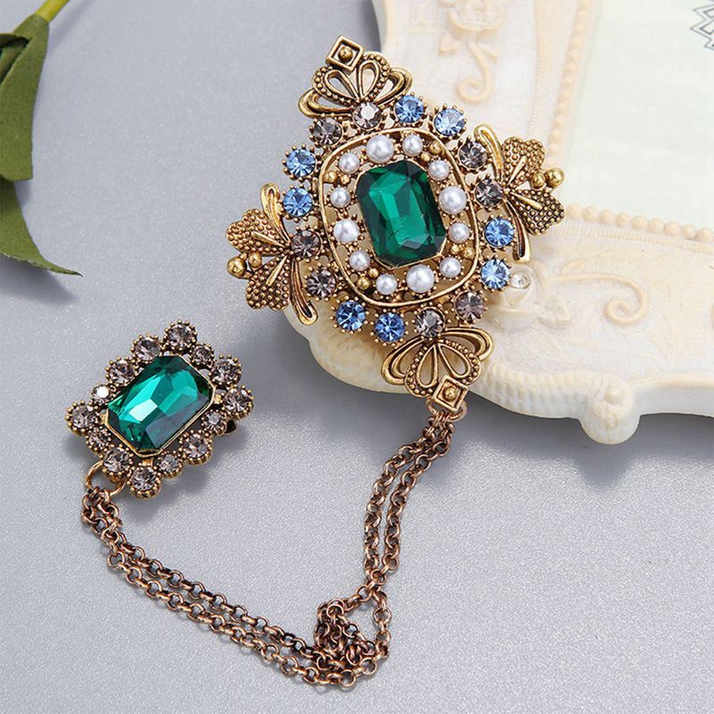 Wanita Vintage Baroque Emerald Berlian Imitasi Istana Rantai Bros Lencana Klasik Retro Perhiasan Kristal Lady Pesta Pin Korsase