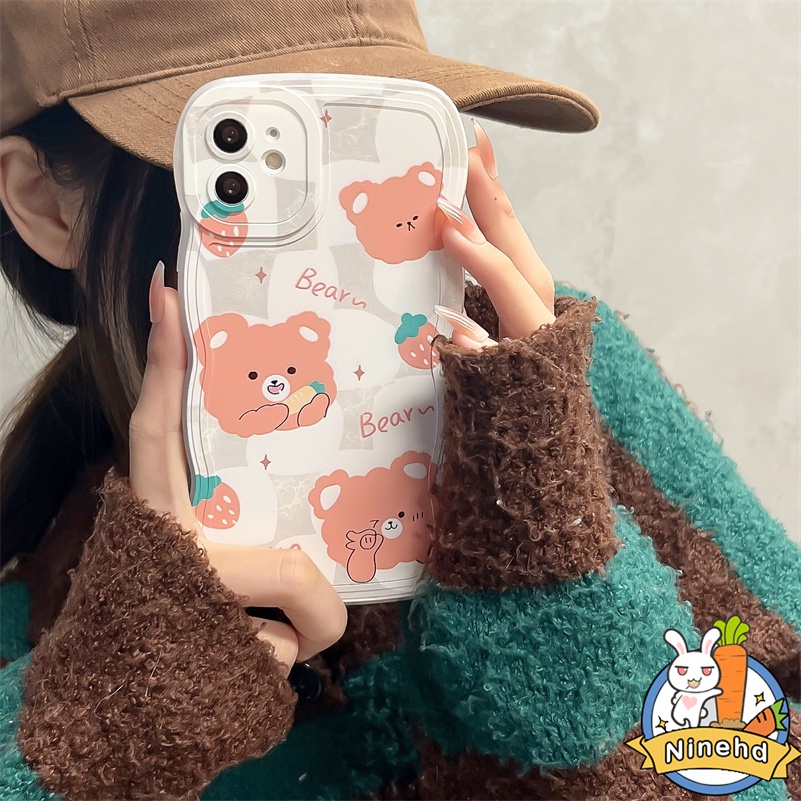 Casing Kompatibel Untuk iPhone14 13 12 11 Pro Max X Xr Xs Max8 7 6 6s Plus SE 2020 Gaya Beruang Kecil Yang Lucu Casing Ponsel Perlindungan Lensa Anti Jatuh Tepi Bergelombang Glossy Lembut Cover Pelindung