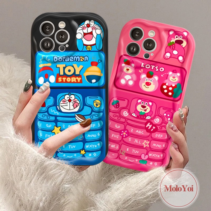 IPHONE Casing Pasangan Tombol Ponsel Kreatif Kompatibel Untuk Iphone8 6s 6 7 Plus 11 14 12 13 Pro Max XR XS X Max SE 2020 Toy Story Lucu Strawberry Bear Doraemon 3D Wavy Curved Edge Soft Cover