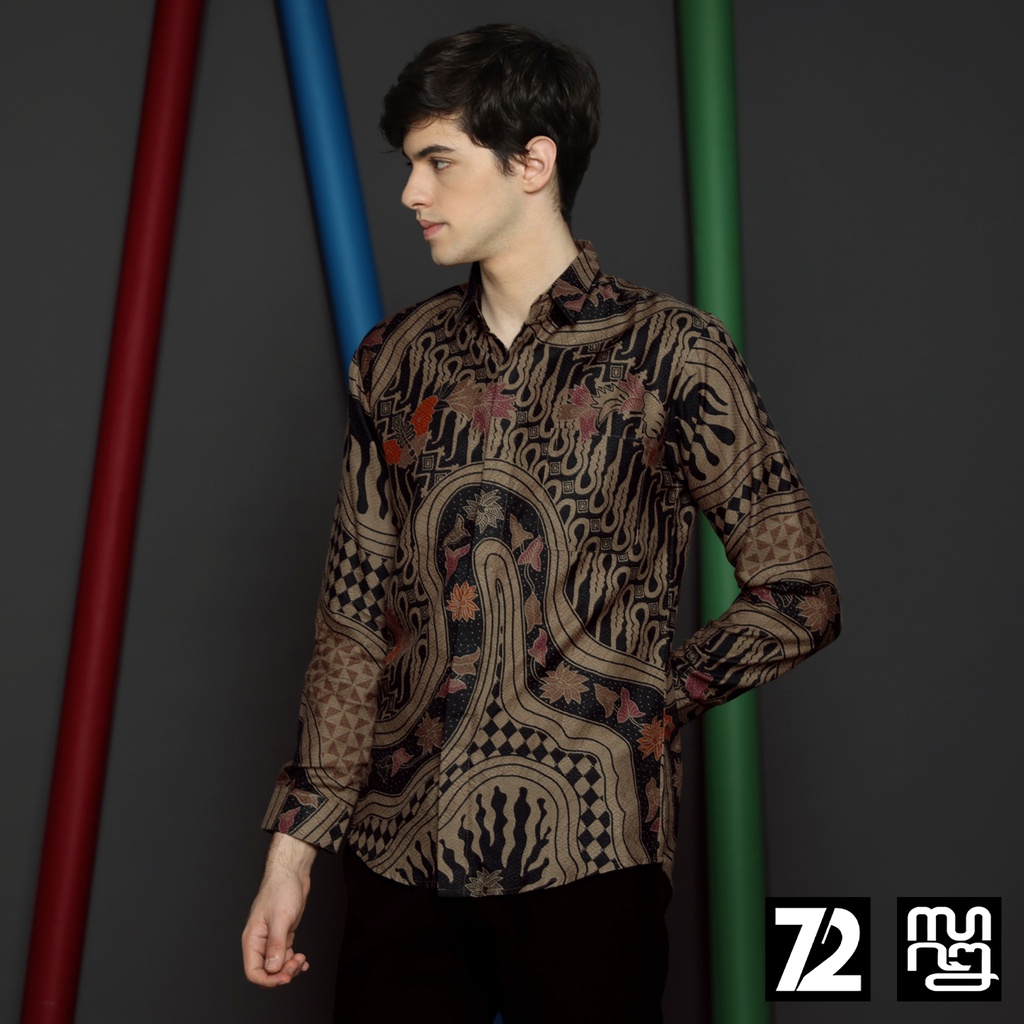 KEMEJA BATIK PRIA LENGAN PANJANG Kemeja Dobby Slimfit Motif Parang Kupu Warna Hitam Coklat 723695 Cap 72 - Baju Kemeja Atasan Pakaian Setelan Batik Pria Cowok Laki Laki Remaja Keluarga Kantor Lengan Panjang Modern Slimfit Slim Fit Premium Kekinian