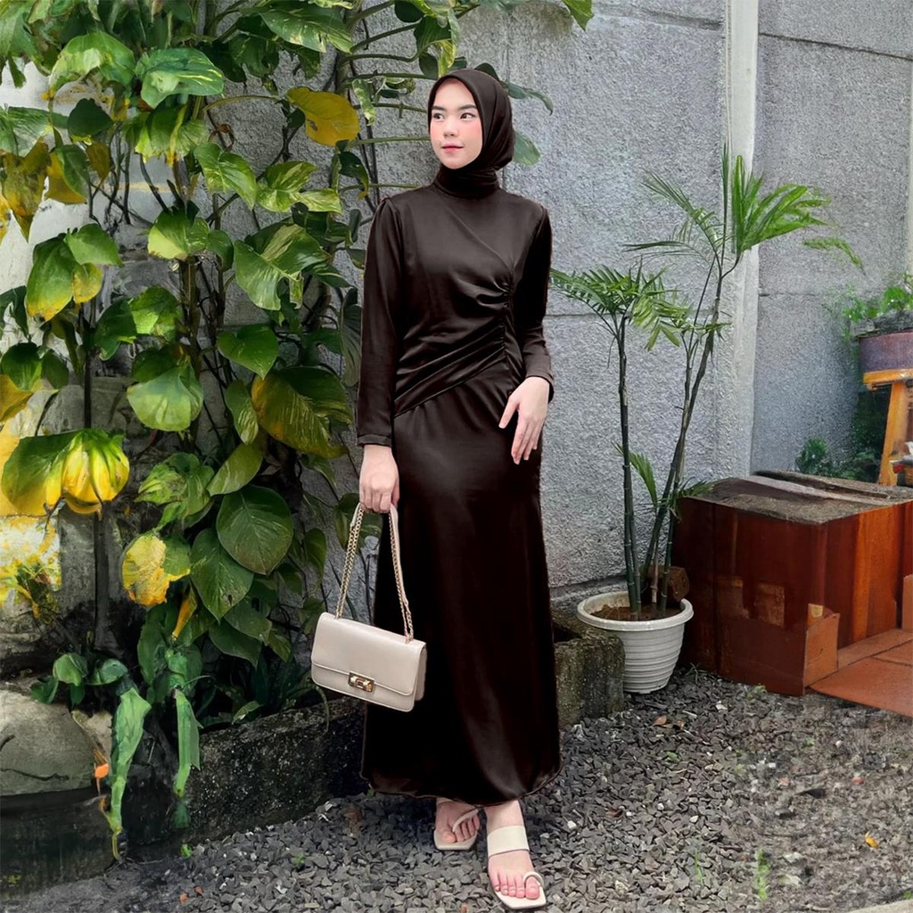 Ivana Dress Muslim Panjang dengan Bahan Satin Velvet yang Mewah, Menampilkan Kesempurnaan dan Keanggunan untuk Acara Pesta, Kondangan, Bridesmaid, dan Promnight