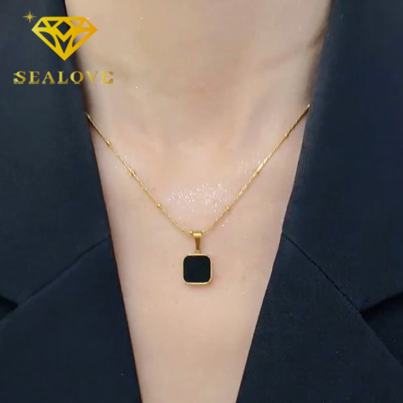 Kalung Titanium Wanita Persegi Fashion Korea Aesthetic Emas 18K Anti Karat Aksesoris Perhiasan Necklace