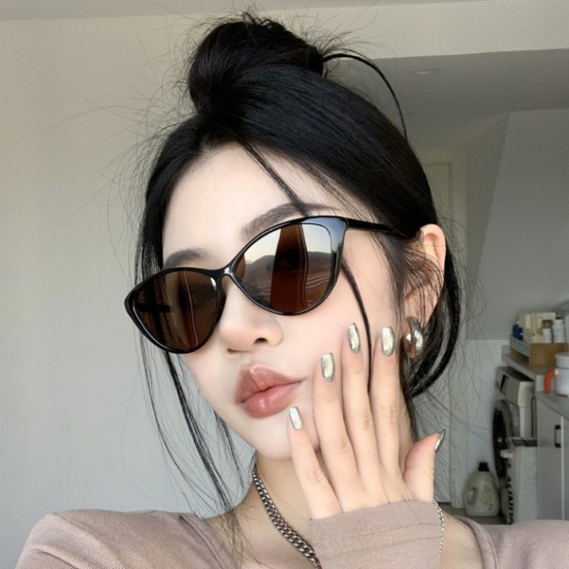 (YUZHU) Kacamata Hitam Mata Kucing Bentuk Kotak Hitam Coklat Gaya Retro Sunglasses Cocok Untuk Wanita