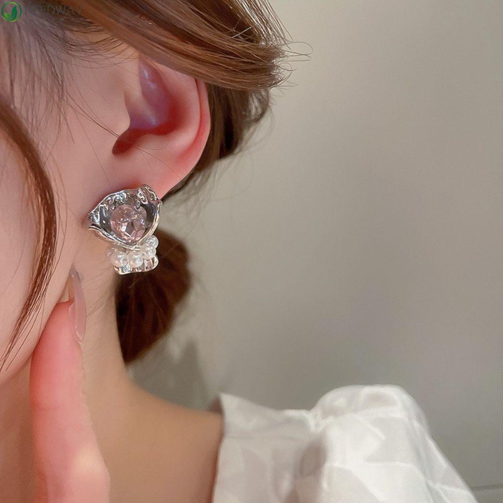 Needway Wanita Stud Earrings Niche Desain Vintage Rasa Kristal Bunga Lipit Buket Tindik Ear Stud