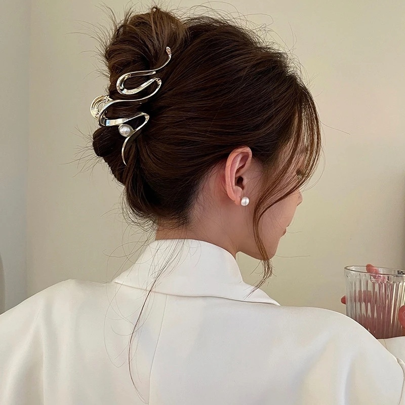 Mutiara Imitasi Sederhana Paduan Hiu Klip Korea INS Gaya Wanita Gadis Elegan Ponytail Holder Aksesoris Rambut Vintage Bentuk Tidak Teratur Gelombang Geometris Berongga Besar Cakar Rambut