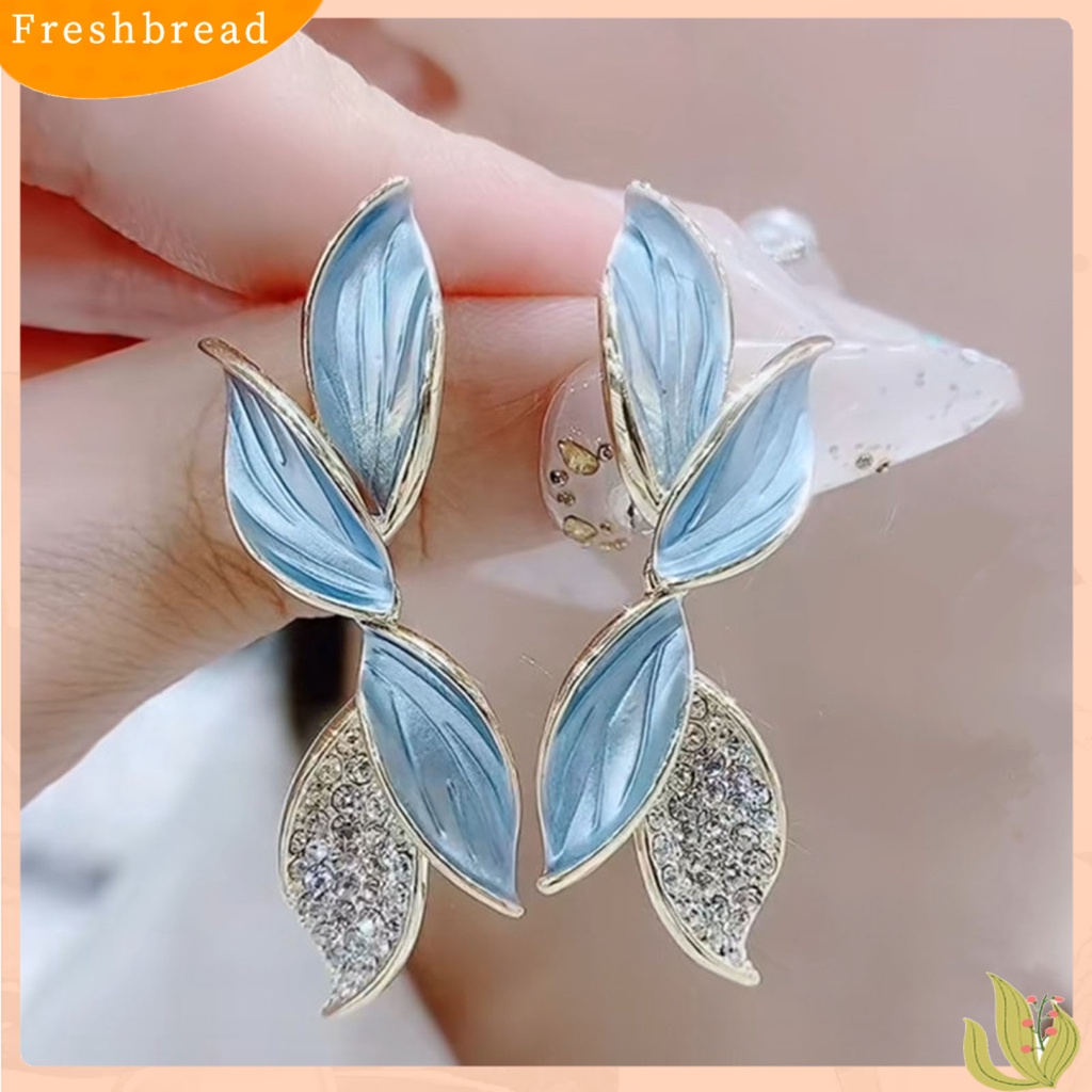 &lt; Freshbread &gt; 1pasang Anting Pejantan Temperamen Berlian Imitasi Cahaya Mewah Bentuk Daun Menawan Dekorasi High-end Geometris Mengkilap Wanita Pesta Anting Aksesoris Pakaian