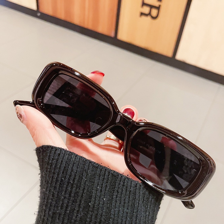 Kacamata Hitam Persegi Panjang Frame Kecil Trendy Untuk Wanita Pria Shades