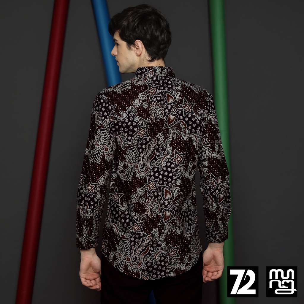 BAJU BATIK PRIA Kemeja Lengan Panjang Slimfit Premium Motif Burung Bintang Warna Hitam Coklat 723708 Cap 72IL - Baju Kemeja Atasan Pakaian Setelan Batik Pria Cowok Laki Laki Remaja Keluarga Kantor Lengan Panjang Modern Slimfit Slim Fit Premium Kekinian