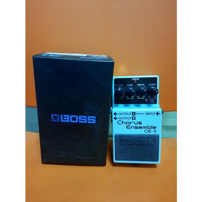 BOSS CE-5 Chorus Ensemble Pedal Effect Guitar Efek Gitar