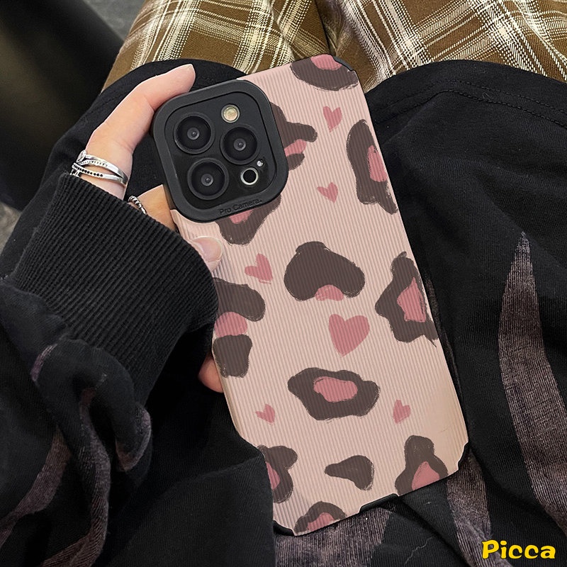 IPHONE Casing Jahitan Kontras Leopard Merek Trendi Kompatibel Untuk Iphone11 13 12 14 Pro MAX XR 7 8 Plus X XS MAX 7Plus Cinta Hati Tekstur Kulit Shockproof Cover