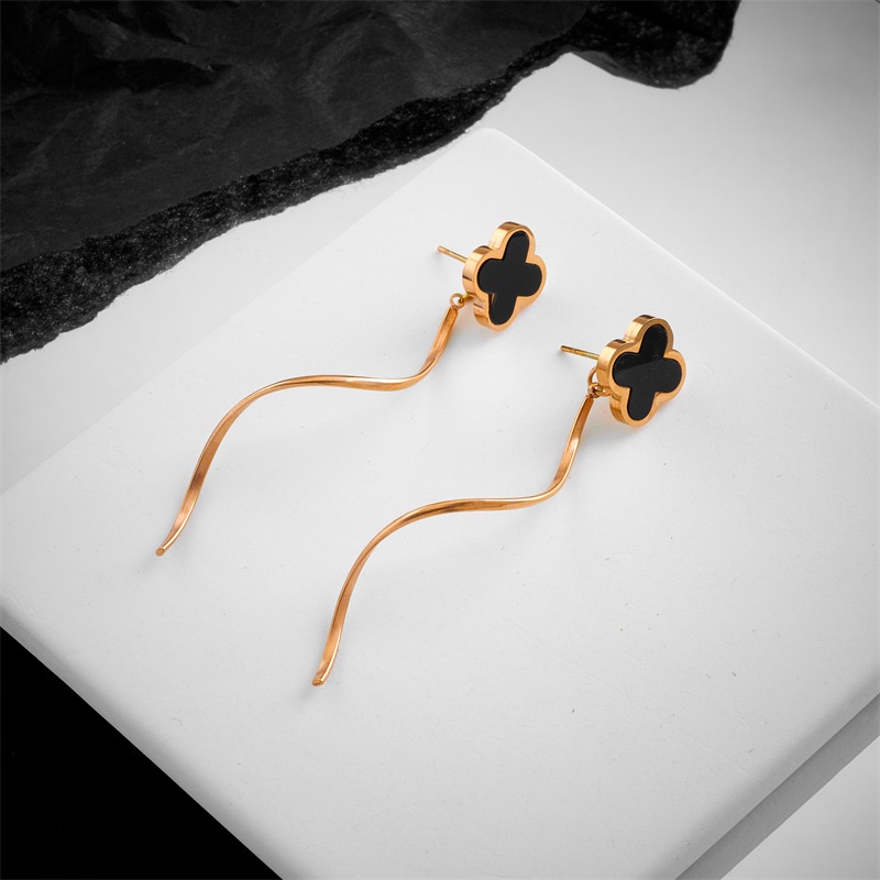 Anting Clover Anting Rumbai Wanita Baja Titanium Ear Studs Anting Korea