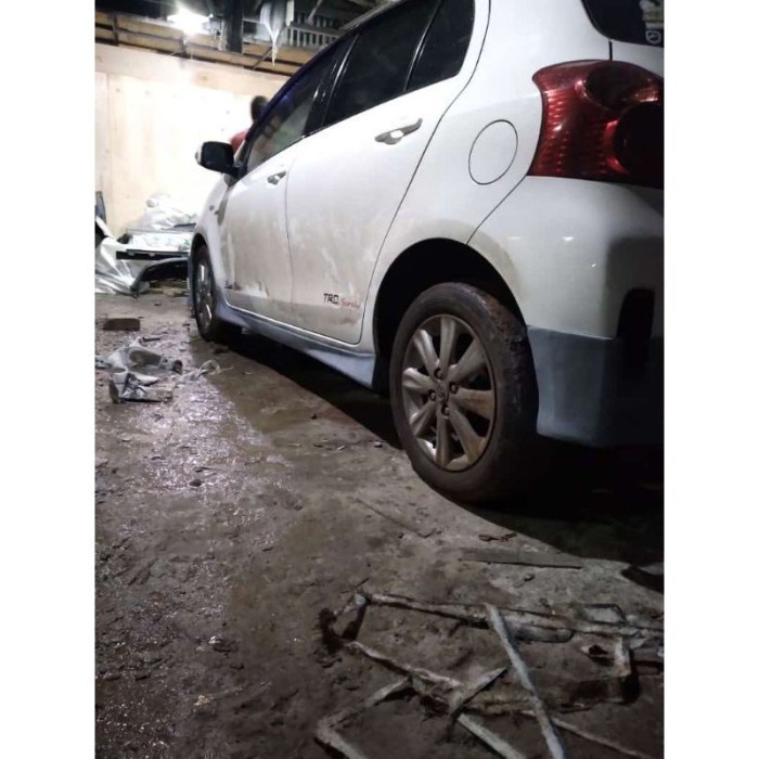 Aksesoris mobil bodykit toyota yaris 2011-2013 trd GRADE-A