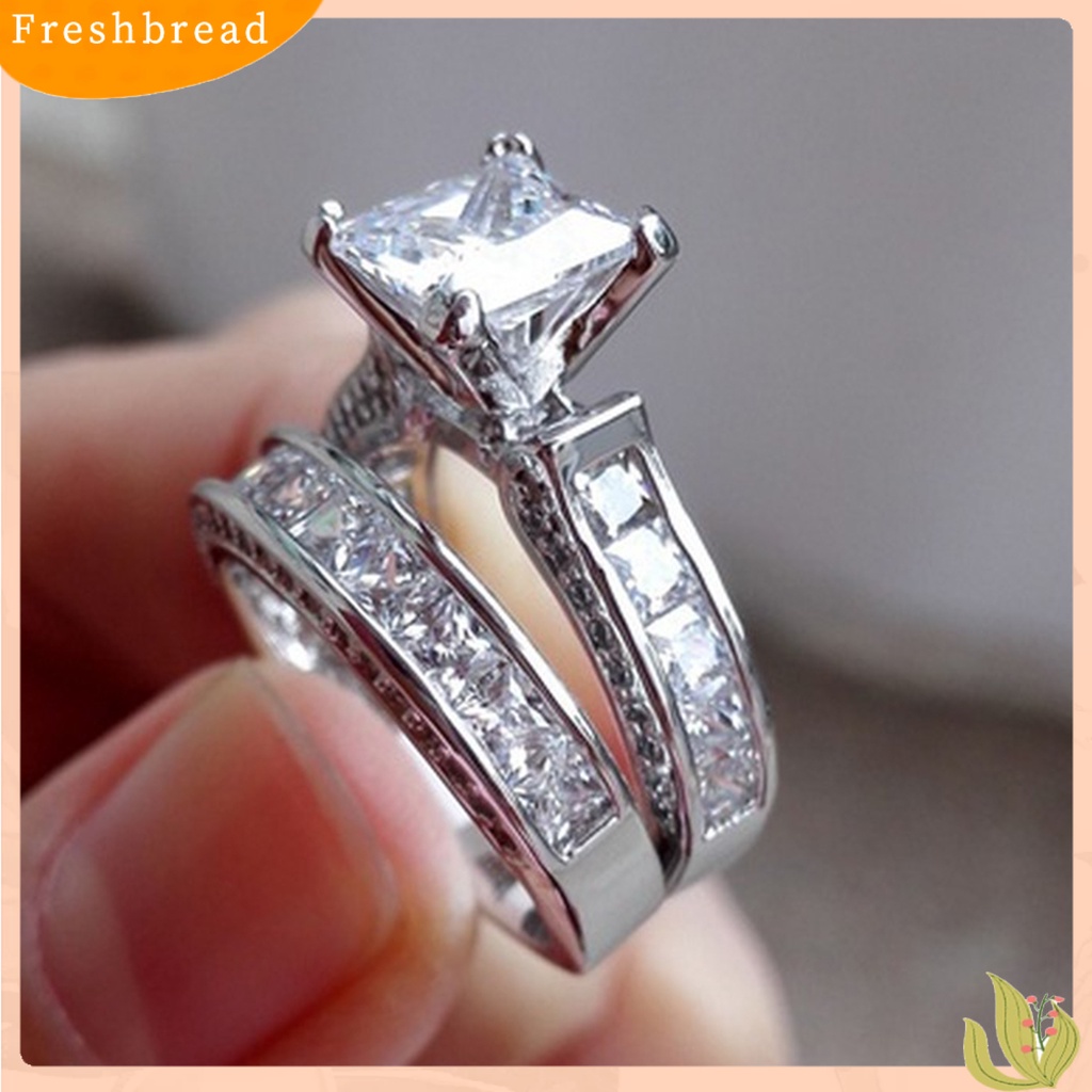 &lt; Freshbread &gt; 1/2Pcs Finger Band Romantis Tepi Miring Alloy Berlian Imitasi Bersinar Pasangan Cincin Perhiasan Aksesori