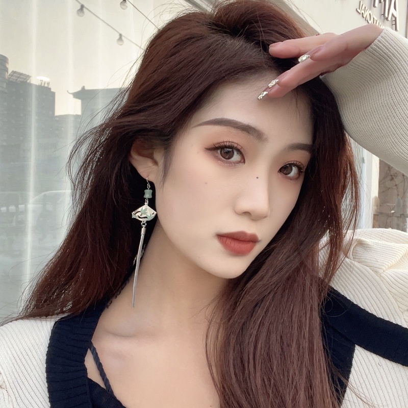 Korea Fashion Baru Cahaya Mewah Melubangi Kipas Rumbai Temperamen Anting Panjang Perempuan