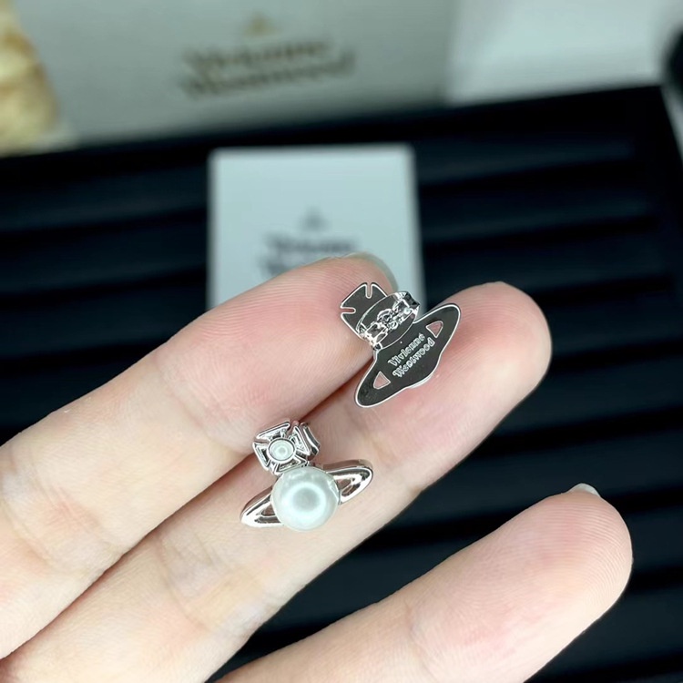 Anting Mutiara Fashion Anting Bentuk Saturnus All-Match Anting Wanita All-Match Sederhana