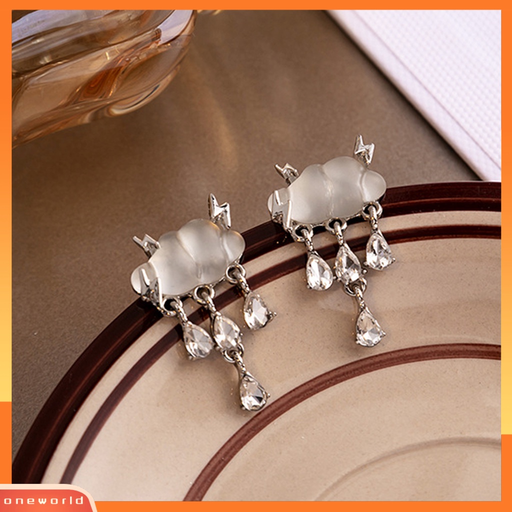 [EONE] 1pasang Anting Pejantan Desain Awan Hujan Elegan Temperamen Hadiah Menyenangkan Kristal Imitasi Raindrop Pendant Menjuntai Anting Perhiasan Fashion