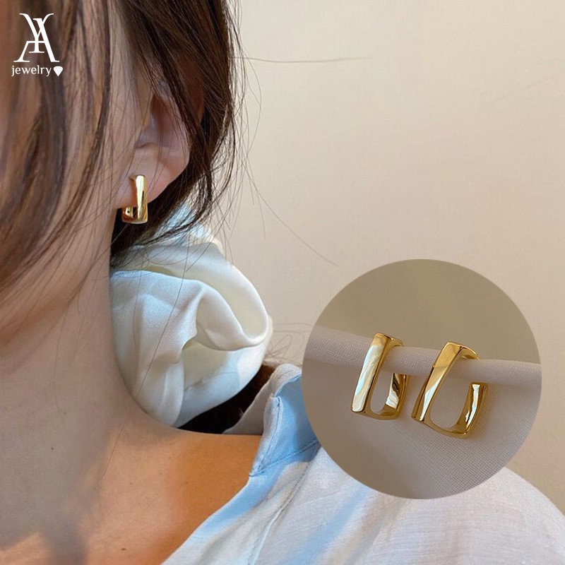 Ay (CN) Anting Hoop Emas Simple Square Geometric Hollow Earrings Untuk Aksesoris Perhiasan Wanita