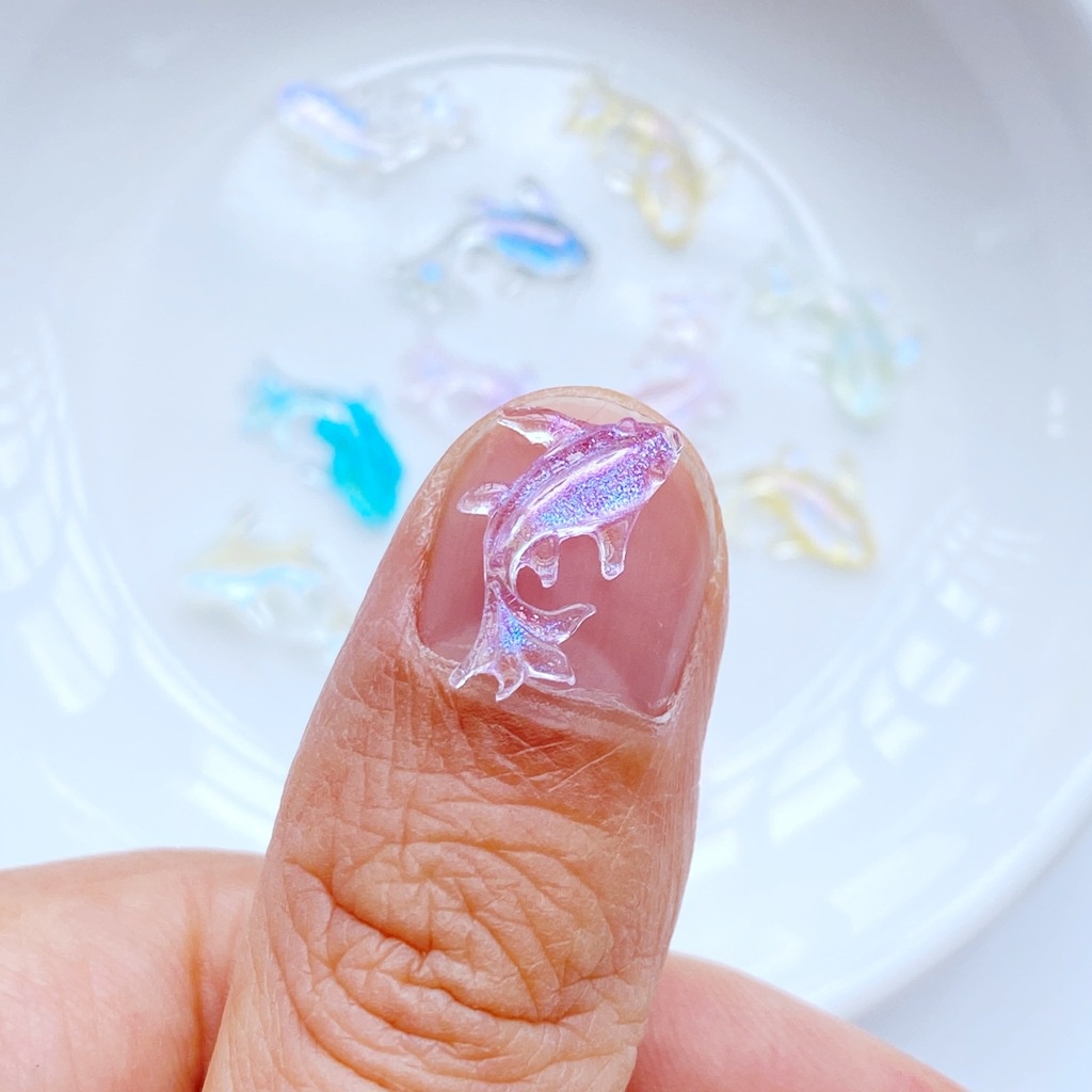 [Unggulan] 50 /100Pcs/Bag Resin Ikan Kecil Nail Art Ikan Mas Glitter Dekorasi Kuku Warna-Warni Dolphin Stereo Hiasan Kuku DIY Aksesoris Manicure Nail Drill Perhiasan Bagian