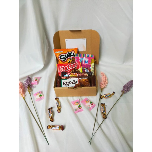 

AZIZAH - SNACK BOX TERMURAH, GIFT/KADO WISUDA/HAMPERS/LEBARAN, SNACK BOX ISI 7PCS Free Request Kartu Ucapan WAJIB MENGGUNAKAN BUBLEWARP