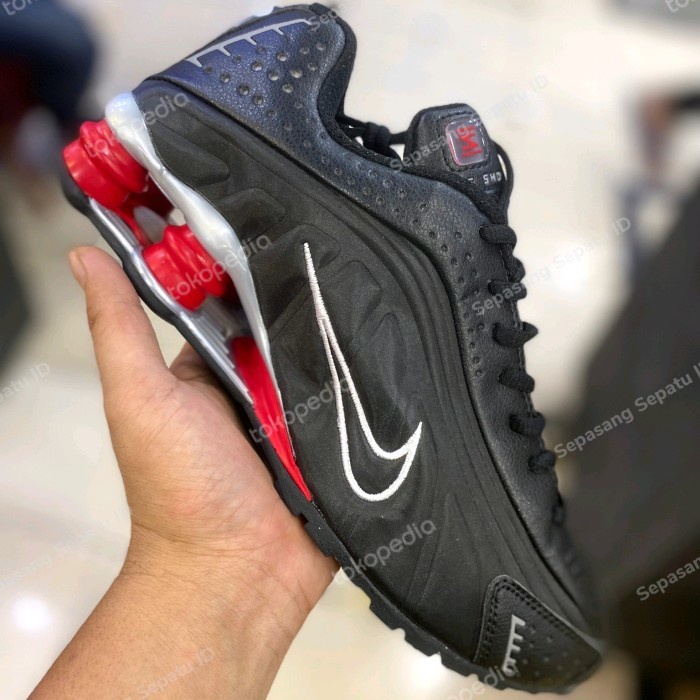 Sepatu Sneakers Nike Shox R4 Black