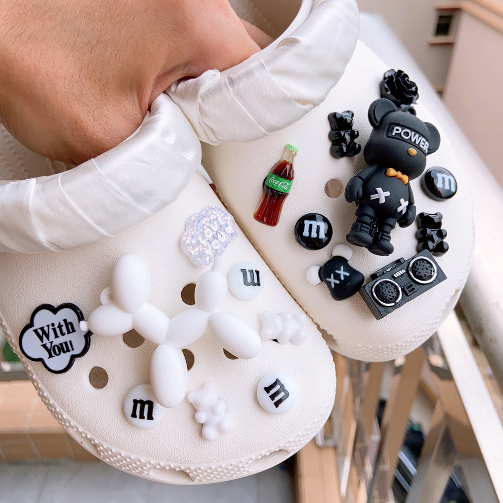 17 Pcs Bearbrick Balon Anjing Beruang Jibz Pesona Tombol Fashion Sepatu Aksesoris#Seri Hitam &amp; Putih