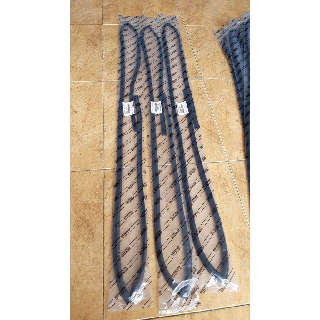 moulding, Windshield Karet Kaca Besar Depan Avanza Xenia 75533-BZ100 ( 2012 - 2021 )