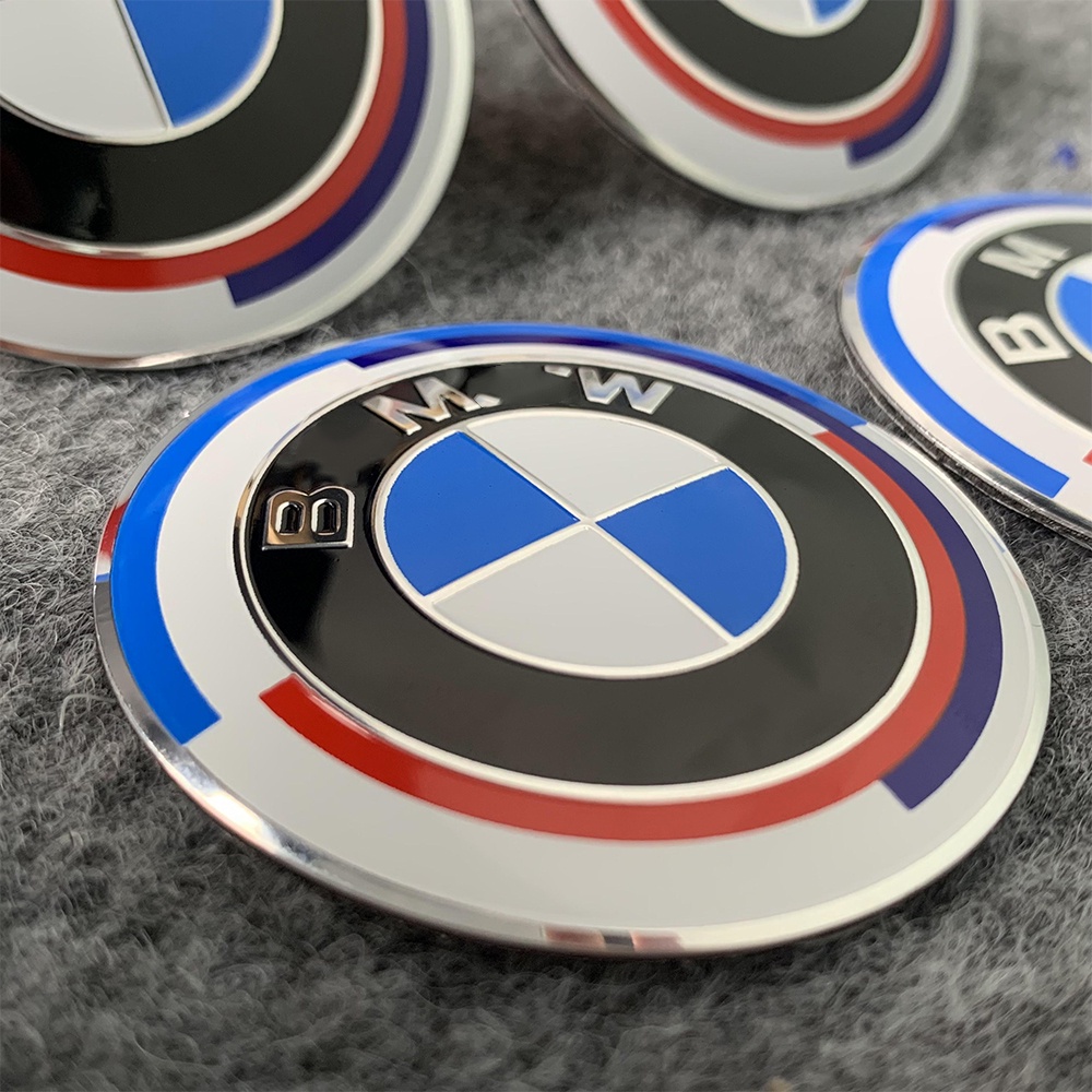 4pcs/set 56mm BMW M 50th Anniversary Logo Ban Mobil Roda Pusat 3D Aluminium Stiker Hub Cap Emblem Badge Decals Mobil Styling Aksesori