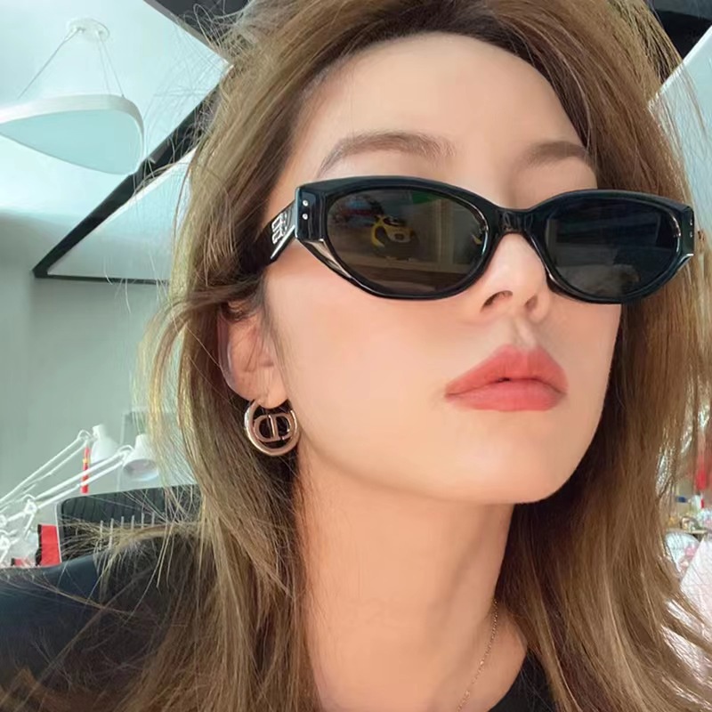 (YUZHU) Vintage Fashion Narrow Frame Cat Eye Small Frame Sunglasses Untuk Wanita Premium Sense Anti UV Sunglasses