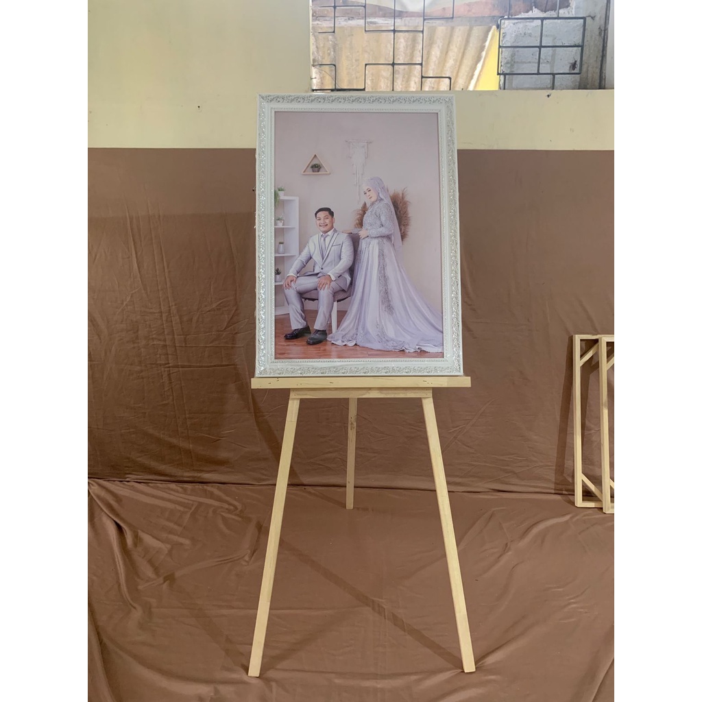 Stand frame foto prewedding besar / stand bingkai kayu / stand lukisan / stand kanvas lukis