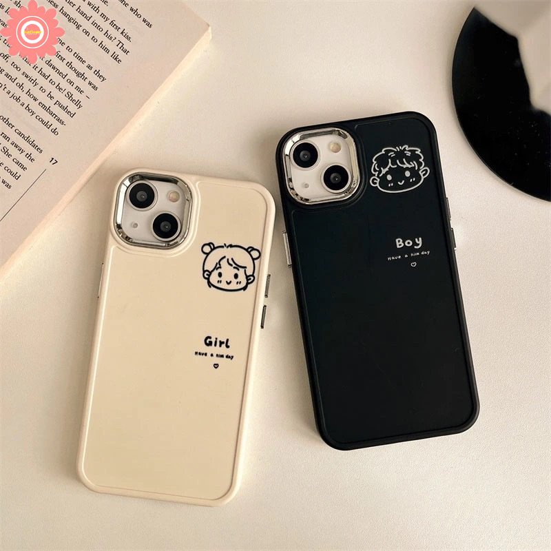 IPHONE Pasangan Cute Boy Girl Case Kompatibel Untuk Iphone7 8plus11 13 14 12 Pro MAX X XR 8plus XS MAX 7plus Bingkai Lensa Logam Plating Sederhana Lembut Tpu Penutup Belakang