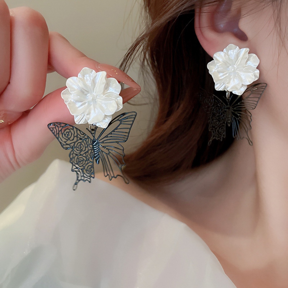 Deartiara Anting Bunga Kupu-Kupu Prancis Korea Modis Dengan Desain Grup Yang Mewah Dan Kecil Yang Ringan Anting Premium