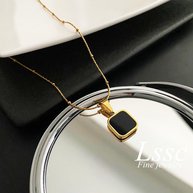 Kalung Titanium Wanita Persegi Hitam Korea Aesthetic Emas 18K Anti Karat Fashion Aksesoris Perhiasan