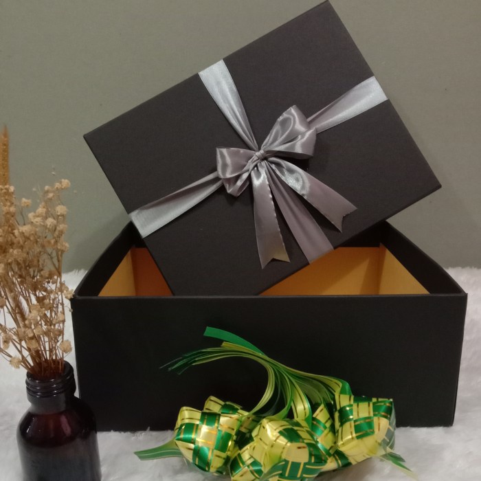 

Kotak Hadiah / Kotak kado / Kotak Box / 26x20x7 cm / Berpita - Hitam