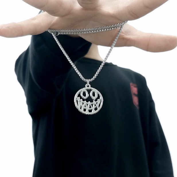 Gaya Korea Devil Smiley Face Liontin Kalung Untuk Wanita Pria Hip-hop Jahat Tersenyum Kalung Perhiasan Sweater Memakai