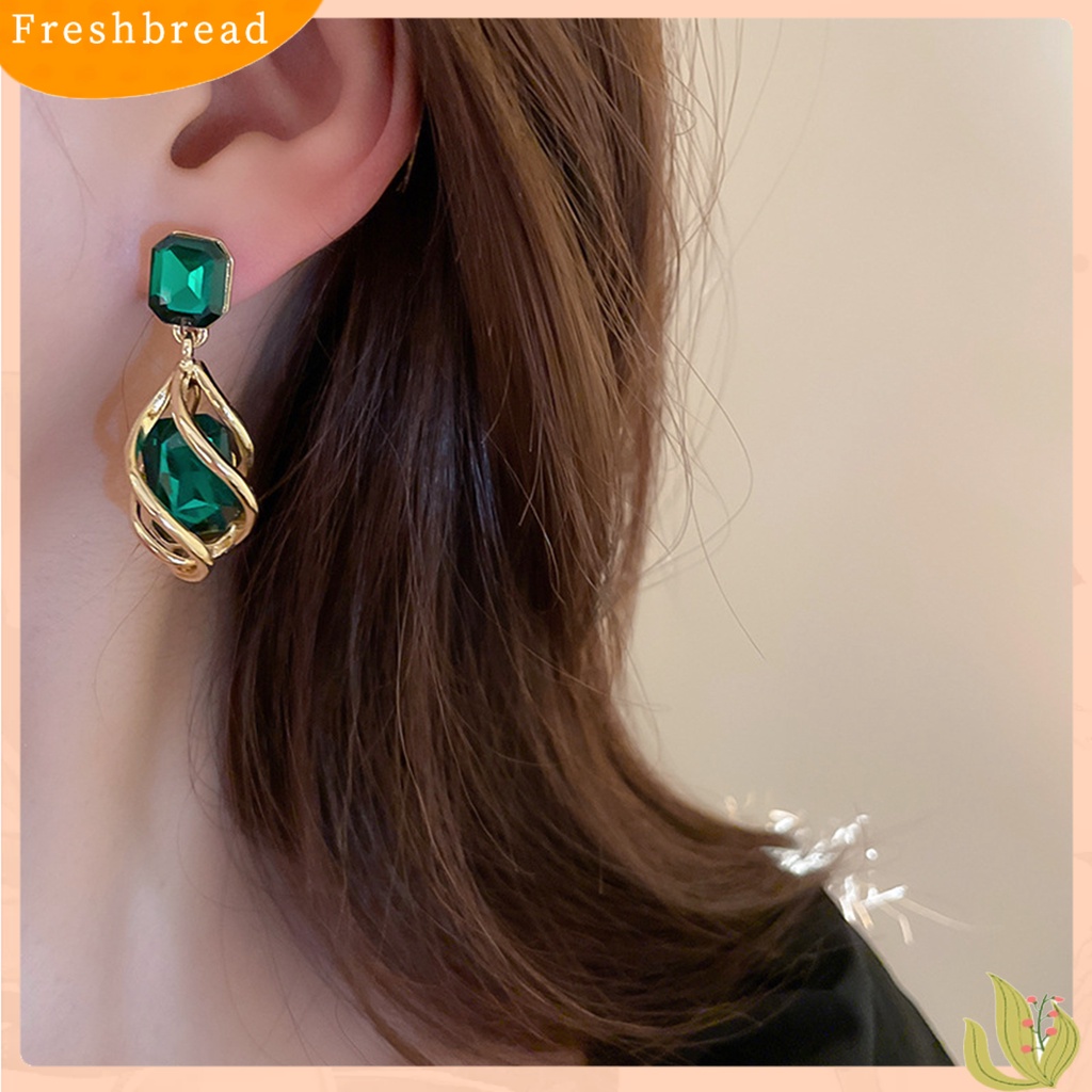 &lt; Freshbread &gt; 1pasang Anting Stud Berbentuk Persegi Berlian Imitasi Gaya Vintage Liontin Berongga Hiasan Telinga Tahan Luntur Fashion Faux Emerald Crystal Menjuntai Earrings Untuk Pesta