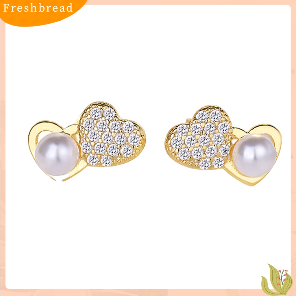 &lt; Freshbread &gt; 1pasang Ear Studs Vintage Elegan Berongga Keluar Berbentuk Hati Shiny Cubic Zirconia Dress Up Hadiah Wanita Mutiara Imitasi Stud Earrings Perhiasan Pesta Untuk Pakaian Sehari-Hari