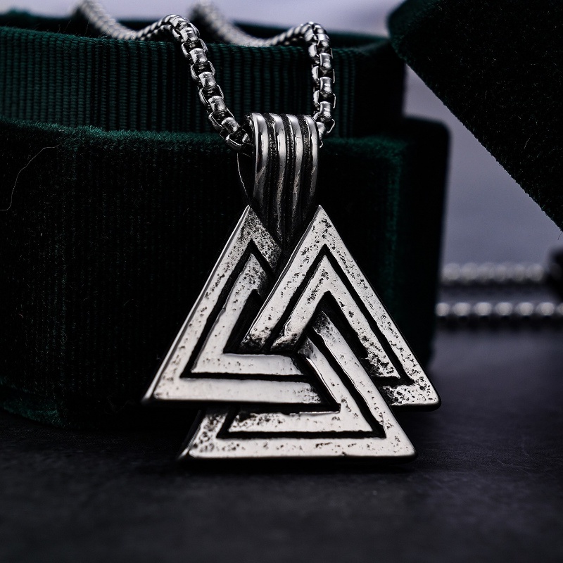 [X C Kalung] Baru Silvery Vintage Viking Rune Viking Segitiga Liontin Punk Hip Hop Stainless Steel Kalung Hadiah Pesta Ulang Tahun Untuk Pria Dan Wanita