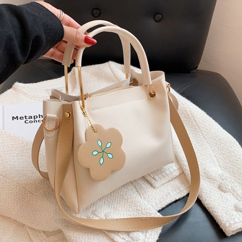 Sera Niche Desain High-End Tote Bag Kapasitas Besar Wanita 2021 Baru Trendi Musim Panas Komuter Tas Besar All-Match Messenger tas