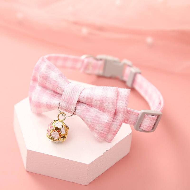 Pet bow tie collar Dengan Lonceng Bunga Kucing Dilepas Lapisan Ganda Segar Lucu Kotak-Kotak Kerah Busur Kucing Anjing Aksesori Leher Yang Dapat Disesuaikan