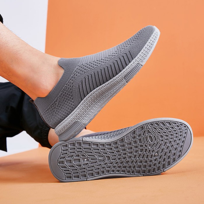 (COD) Leedoo Sepatu Pria Slip On Kasual Trendy Sepatu Olahraga Import MR130 - Hitam, 41