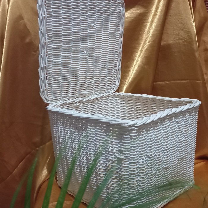 

keranjang kotak tutup 25x25x20 dari rotan - putih natural