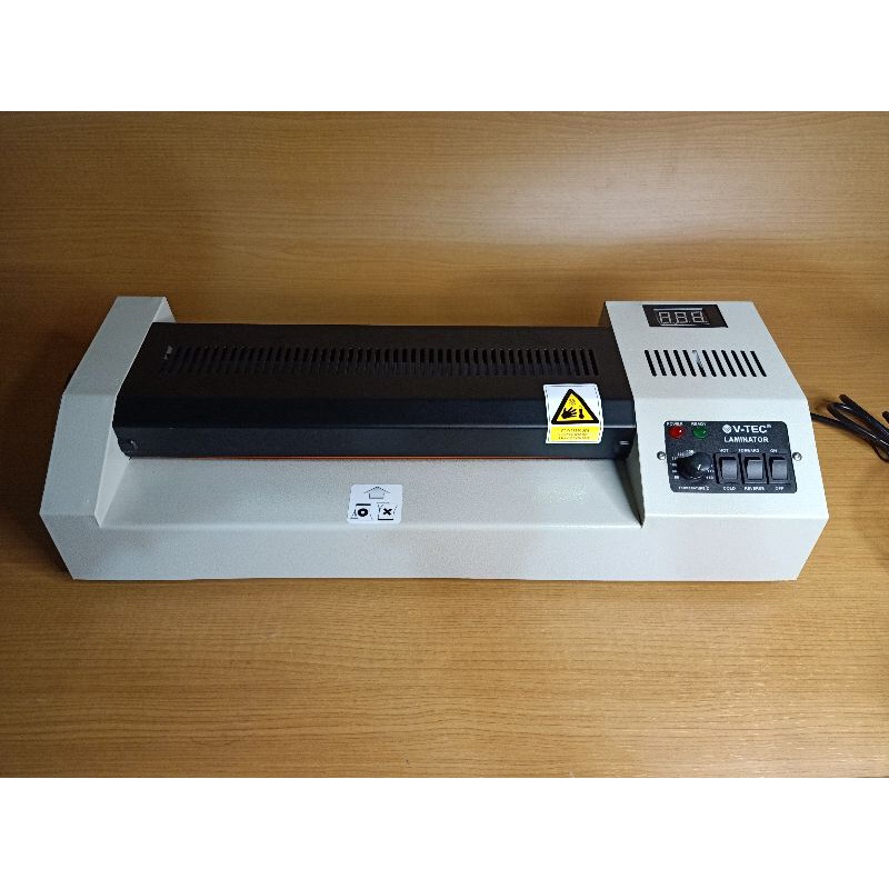 

MESIN LAMINATING/LAMINATOR WITH HANDEL A3/330MM GREATSTAR