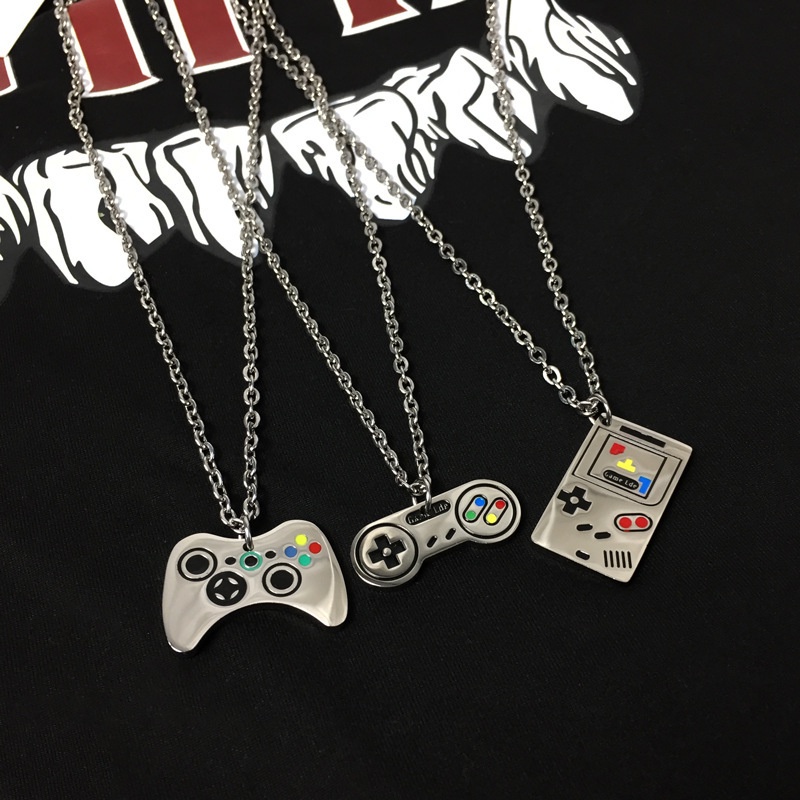 Influencer Street Wear Unik Retro Gamepad Pendant Game Console Kalung Pria Wanita Pasangan Jalan Hip-Hop Kalung