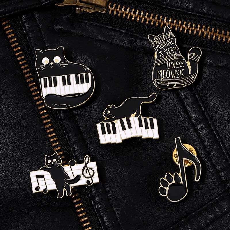 {rippleflower4.id} Piano Hitam Dan Putih Kunci Kucing Bros Enamel Pin Kitty Paw Black Cat Brooch Lapel Badge Fashion Kartun Hewan Dekorasi Medali Perhiasan~