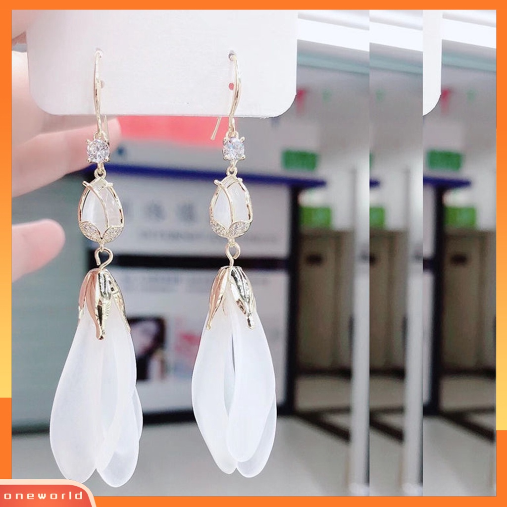 [WOD] 1pasang Anting Kait Menarik Bentuk Kelopak Putih Tahan Aus Dekorasi Telinga Kelopak Panjang Rumbai Menjuntai Earrings Untuk Pergi Jalan