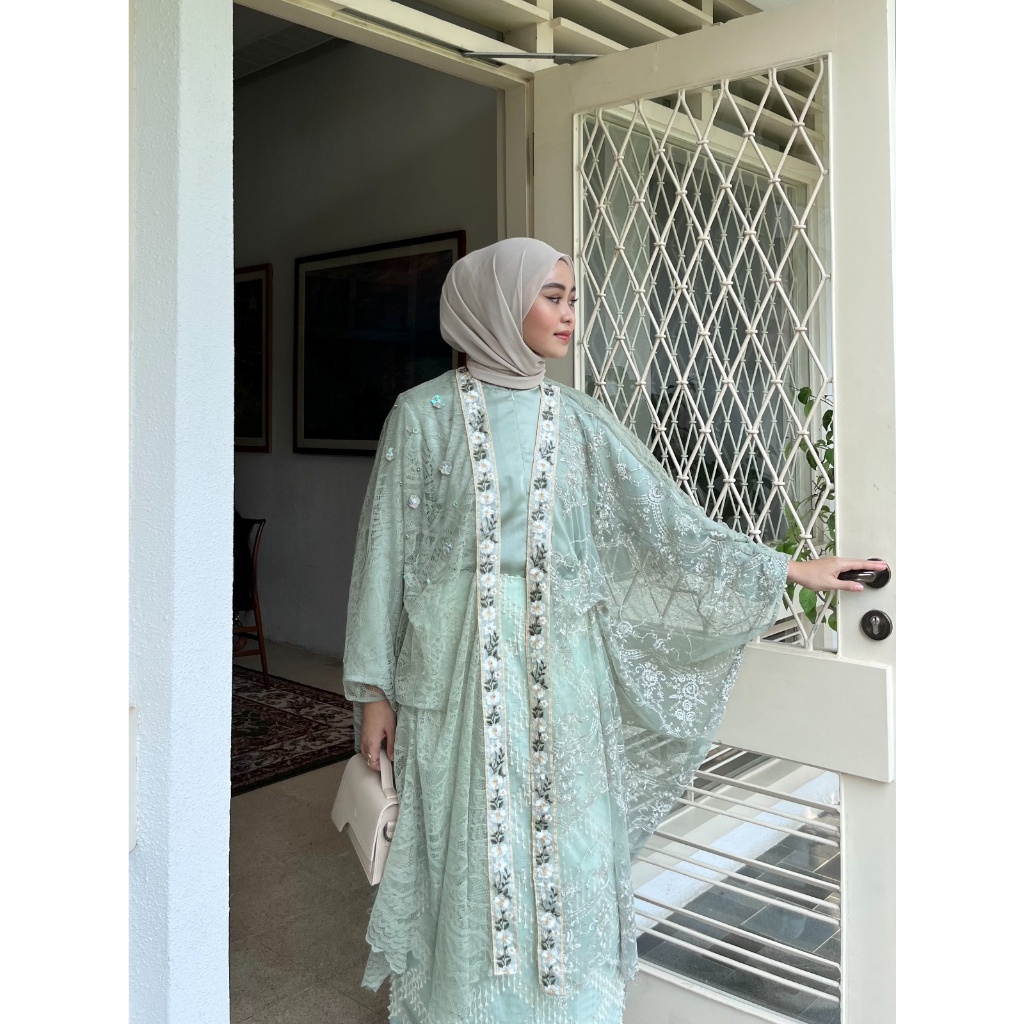 Baju Kebaya wisuda, Baju Lamaran, Baju Kondangan Tile Brukat Premium Kebaya Modern Model 4