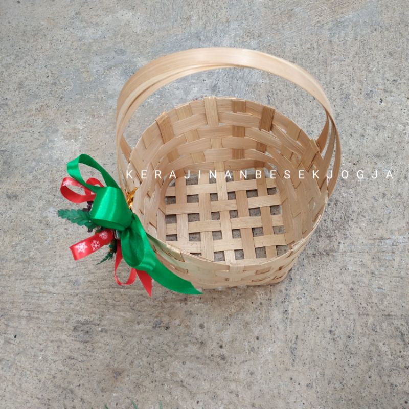 

BESSELLER (NATAL 2023) KERANJANG BAMBU CANGKING 14X14 T 12CM FREE PITA NATAL/ hampers natal/besek Jogja/besek cangking/nasi box/besek hantaran/parsel natal