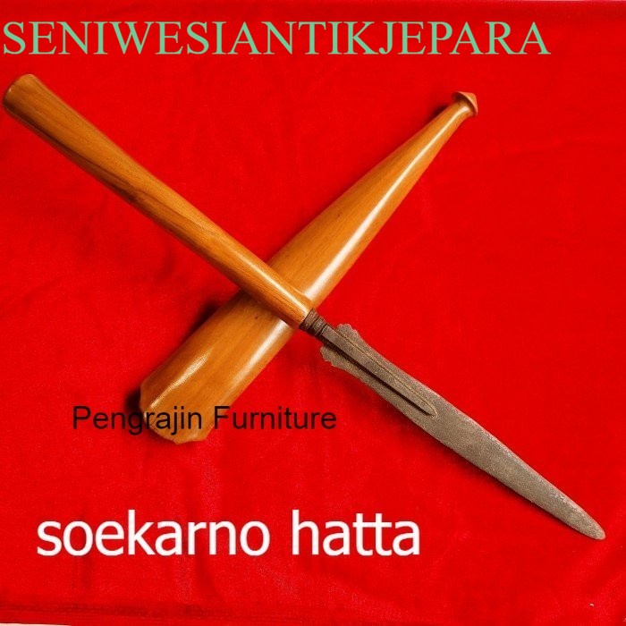 

Koleksi Tombak Sabit Abon Sepuh Pamor Keleng Tangguh Mataram murah wingit boss