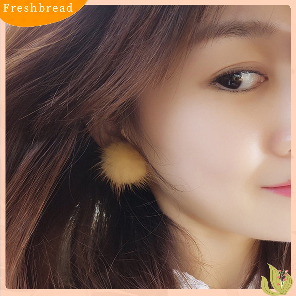 &lt; Freshbread &gt; Fashion Wanita Berbulu Bola Anting Pejantan Gadis Trendi Perhiasan Manis