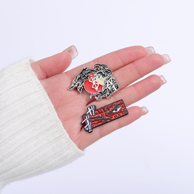 Komik BERSERK Pinggiran Lapel Pin Fury Warrior Bust Pin Dicetak Warrior Gus Anjing Hitam Lencana Hadiah Untuk Teman Aksesoris Pakaian